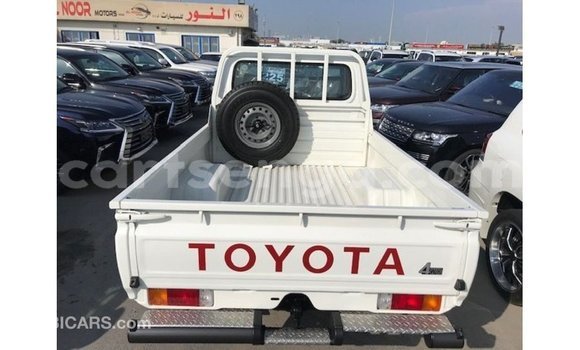 Buy Import Toyota Land Cruiser White Car in Import - Dubai in Hhohho Buy Import Toyota Land Cruiser White Car in Import - Dubai in Hhohho