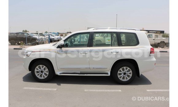 Buy Import Toyota Land Cruiser White Car in Import - Dubai in Hhohho Buy Import Toyota Land Cruiser White Car in Import - Dubai in Hhohho