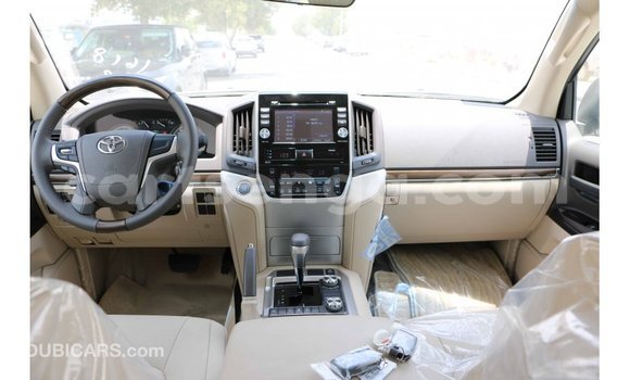 Buy Import Toyota Land Cruiser White Car in Import - Dubai in Hhohho Buy Import Toyota Land Cruiser White Car in Import - Dubai in Hhohho