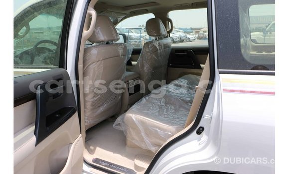Buy Import Toyota Land Cruiser White Car in Import - Dubai in Hhohho Buy Import Toyota Land Cruiser White Car in Import - Dubai in Hhohho