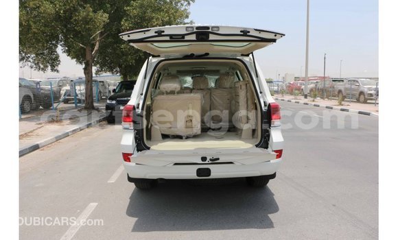 Buy Import Toyota Land Cruiser White Car in Import - Dubai in Hhohho Buy Import Toyota Land Cruiser White Car in Import - Dubai in Hhohho