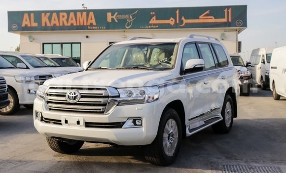 Buy Import Toyota Land Cruiser White Car in Import - Dubai in Hhohho Buy Import Toyota Land Cruiser White Car in Import - Dubai in Hhohho