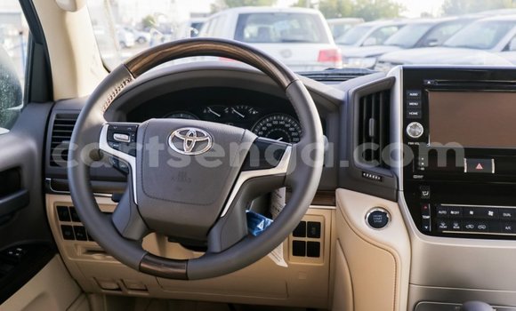 Buy Import Toyota Land Cruiser White Car in Import - Dubai in Hhohho Buy Import Toyota Land Cruiser White Car in Import - Dubai in Hhohho