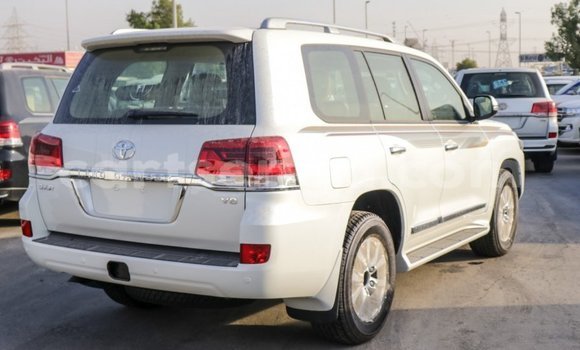 Buy Import Toyota Land Cruiser White Car in Import - Dubai in Hhohho Buy Import Toyota Land Cruiser White Car in Import - Dubai in Hhohho
