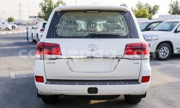 Buy Import Toyota Land Cruiser White Car in Import - Dubai in Hhohho Buy Import Toyota Land Cruiser White Car in Import - Dubai in Hhohho