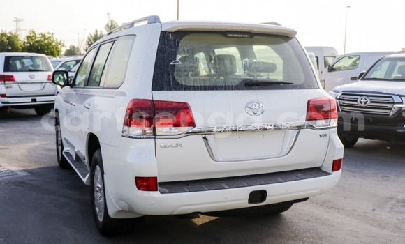 Buy Import Toyota Land Cruiser White Car in Import - Dubai in Hhohho Buy Import Toyota Land Cruiser White Car in Import - Dubai in Hhohho