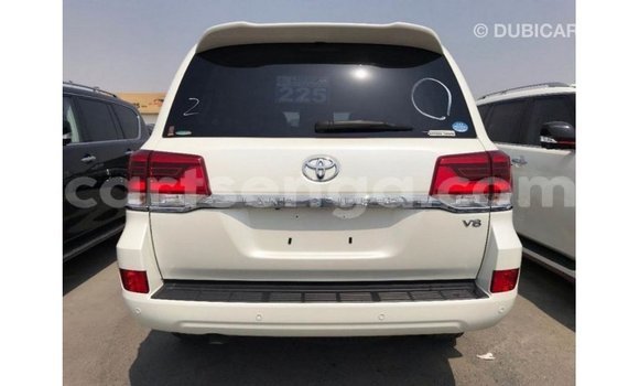 Nunua Imported Toyota Land Cruiser White Gari ndani ya Import - Dubai nchini Hhohho Nunua Imported Toyota Land Cruiser White Gari ndani ya Import - Dubai nchini Hhohho