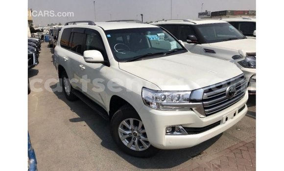 Nunua Imported Toyota Land Cruiser White Gari ndani ya Import - Dubai nchini Hhohho Nunua Imported Toyota Land Cruiser White Gari ndani ya Import - Dubai nchini Hhohho