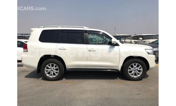Nunua Imported Toyota Land Cruiser White Gari ndani ya Import - Dubai nchini Hhohho Nunua Imported Toyota Land Cruiser White Gari ndani ya Import - Dubai nchini Hhohho