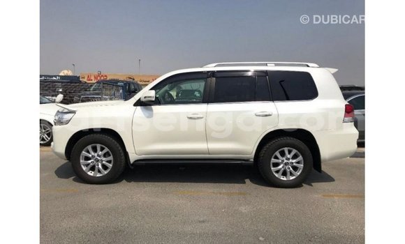 Nunua Imported Toyota Land Cruiser White Gari ndani ya Import - Dubai nchini Hhohho Nunua Imported Toyota Land Cruiser White Gari ndani ya Import - Dubai nchini Hhohho