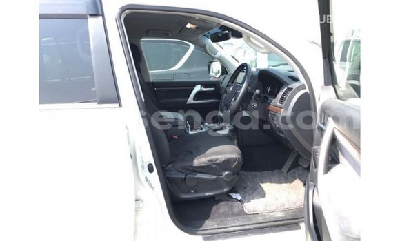 Nunua Imported Toyota Land Cruiser White Gari ndani ya Import - Dubai nchini Hhohho Nunua Imported Toyota Land Cruiser White Gari ndani ya Import - Dubai nchini Hhohho