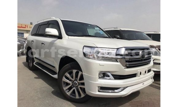 Acheter Import Voiture Toyota Land Cruiser Blanc à Import - Dubai, Hhohho Acheter Import Voiture Toyota Land Cruiser Blanc à Import - Dubai, Hhohho