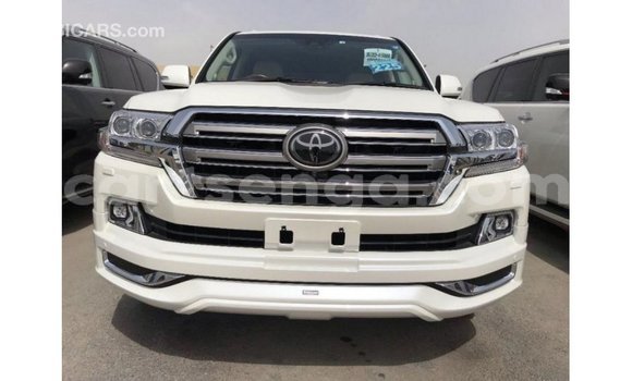 Acheter Import Voiture Toyota Land Cruiser Blanc à Import - Dubai, Hhohho Acheter Import Voiture Toyota Land Cruiser Blanc à Import - Dubai, Hhohho