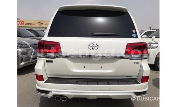 Acheter Import Voiture Toyota Land Cruiser Blanc à Import - Dubai, Hhohho Acheter Import Voiture Toyota Land Cruiser Blanc à Import - Dubai, Hhohho