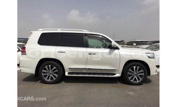Acheter Import Voiture Toyota Land Cruiser Blanc à Import - Dubai, Hhohho Acheter Import Voiture Toyota Land Cruiser Blanc à Import - Dubai, Hhohho