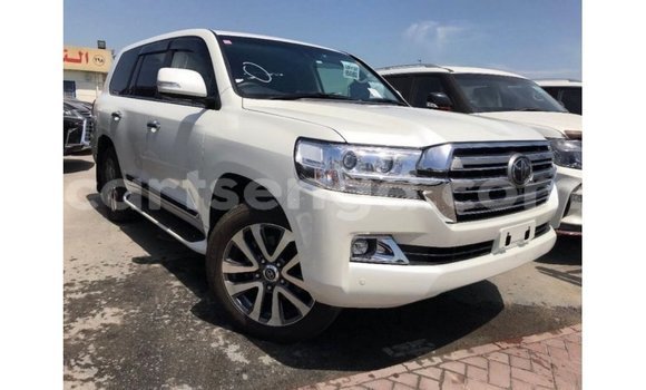 Acheter Import Voiture Toyota Land Cruiser Blanc à Import - Dubai, Hhohho Acheter Import Voiture Toyota Land Cruiser Blanc à Import - Dubai, Hhohho