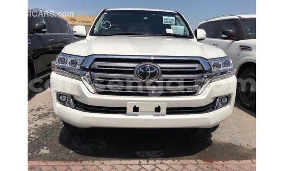 Acheter Import Voiture Toyota Land Cruiser Blanc à Import - Dubai, Hhohho Acheter Import Voiture Toyota Land Cruiser Blanc à Import - Dubai, Hhohho