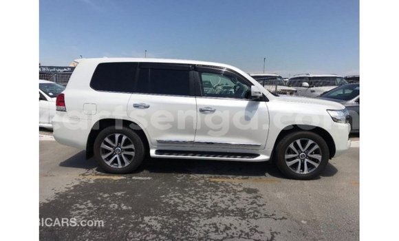 Acheter Import Voiture Toyota Land Cruiser Blanc à Import - Dubai, Hhohho Acheter Import Voiture Toyota Land Cruiser Blanc à Import - Dubai, Hhohho