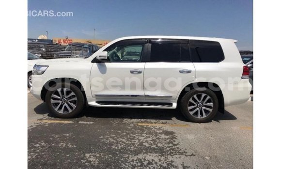 Acheter Import Voiture Toyota Land Cruiser Blanc à Import - Dubai, Hhohho Acheter Import Voiture Toyota Land Cruiser Blanc à Import - Dubai, Hhohho