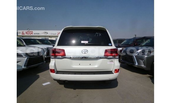 Nunua Imported Toyota Land Cruiser White Gari ndani ya Import - Dubai nchini Hhohho Nunua Imported Toyota Land Cruiser White Gari ndani ya Import - Dubai nchini Hhohho