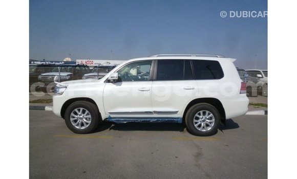 Nunua Imported Toyota Land Cruiser White Gari ndani ya Import - Dubai nchini Hhohho Nunua Imported Toyota Land Cruiser White Gari ndani ya Import - Dubai nchini Hhohho