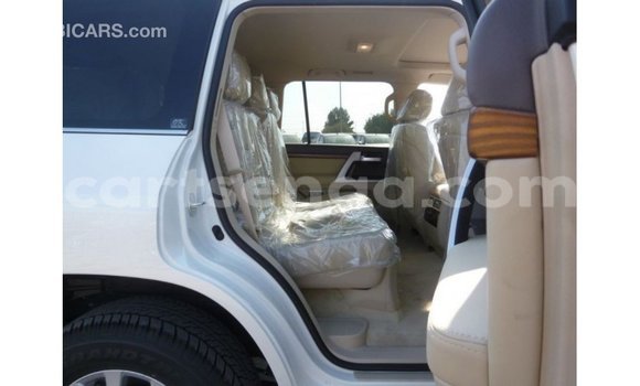 Nunua Imported Toyota Land Cruiser White Gari ndani ya Import - Dubai nchini Hhohho Nunua Imported Toyota Land Cruiser White Gari ndani ya Import - Dubai nchini Hhohho