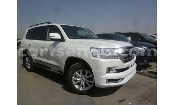 Acheter Import Voiture Toyota Land Cruiser Blanc à Import - Dubai, Hhohho Acheter Import Voiture Toyota Land Cruiser Blanc à Import - Dubai, Hhohho