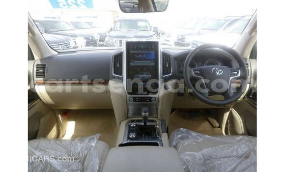 Acheter Import Voiture Toyota Land Cruiser Blanc à Import - Dubai, Hhohho Acheter Import Voiture Toyota Land Cruiser Blanc à Import - Dubai, Hhohho