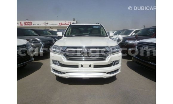 Acheter Import Voiture Toyota Land Cruiser Blanc à Import - Dubai, Hhohho Acheter Import Voiture Toyota Land Cruiser Blanc à Import - Dubai, Hhohho