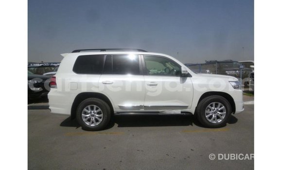 Acheter Import Voiture Toyota Land Cruiser Blanc à Import - Dubai, Hhohho Acheter Import Voiture Toyota Land Cruiser Blanc à Import - Dubai, Hhohho
