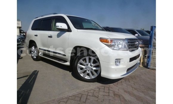 Nunua Imported Toyota Land Cruiser White Gari ndani ya Import - Dubai nchini Hhohho Nunua Imported Toyota Land Cruiser White Gari ndani ya Import - Dubai nchini Hhohho
