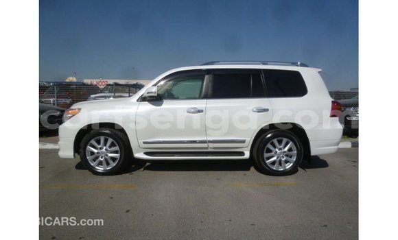 Nunua Imported Toyota Land Cruiser White Gari ndani ya Import - Dubai nchini Hhohho Nunua Imported Toyota Land Cruiser White Gari ndani ya Import - Dubai nchini Hhohho