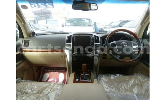 Nunua Imported Toyota Land Cruiser White Gari ndani ya Import - Dubai nchini Hhohho Nunua Imported Toyota Land Cruiser White Gari ndani ya Import - Dubai nchini Hhohho