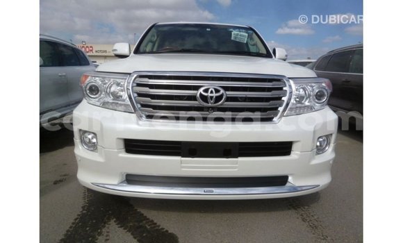 Nunua Imported Toyota Land Cruiser White Gari ndani ya Import - Dubai nchini Hhohho Nunua Imported Toyota Land Cruiser White Gari ndani ya Import - Dubai nchini Hhohho