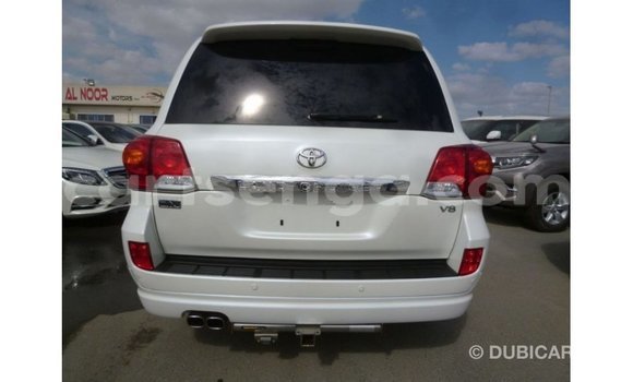 Nunua Imported Toyota Land Cruiser White Gari ndani ya Import - Dubai nchini Hhohho Nunua Imported Toyota Land Cruiser White Gari ndani ya Import - Dubai nchini Hhohho