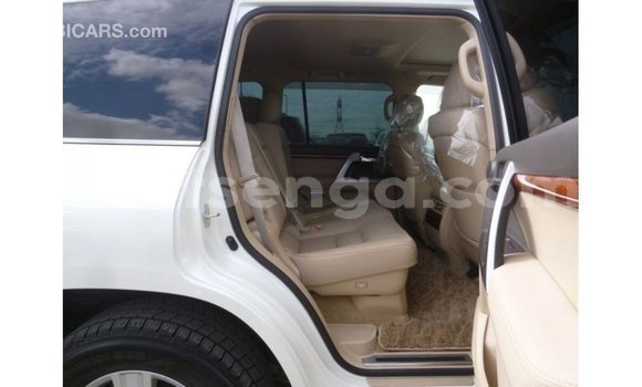 Nunua Imported Toyota Land Cruiser White Gari ndani ya Import - Dubai nchini Hhohho Nunua Imported Toyota Land Cruiser White Gari ndani ya Import - Dubai nchini Hhohho