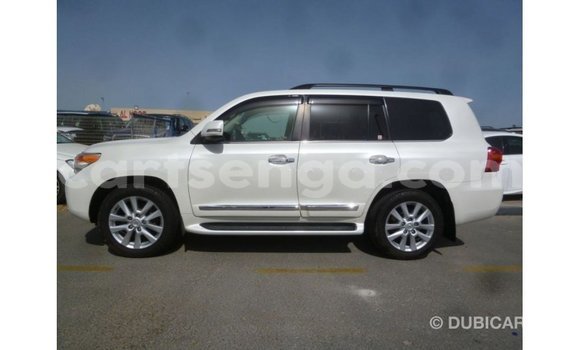 Acheter Import Voiture Toyota Land Cruiser Blanc à Import - Dubai, Hhohho Acheter Import Voiture Toyota Land Cruiser Blanc à Import - Dubai, Hhohho