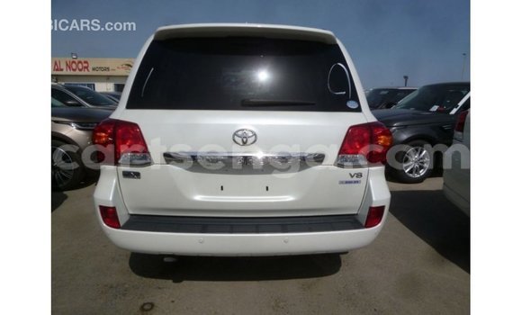 Acheter Import Voiture Toyota Land Cruiser Blanc à Import - Dubai, Hhohho Acheter Import Voiture Toyota Land Cruiser Blanc à Import - Dubai, Hhohho