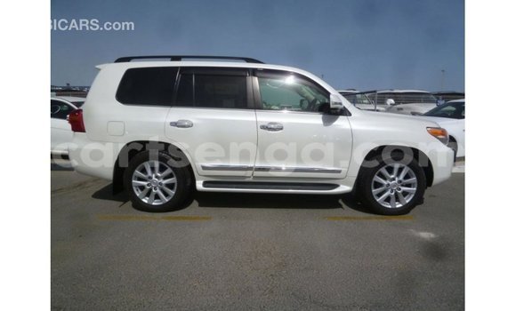 Acheter Import Voiture Toyota Land Cruiser Blanc à Import - Dubai, Hhohho Acheter Import Voiture Toyota Land Cruiser Blanc à Import - Dubai, Hhohho