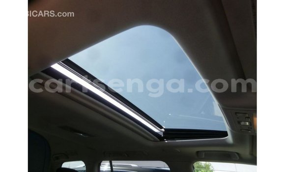 Acheter Import Voiture Toyota Land Cruiser Blanc à Import - Dubai, Hhohho Acheter Import Voiture Toyota Land Cruiser Blanc à Import - Dubai, Hhohho