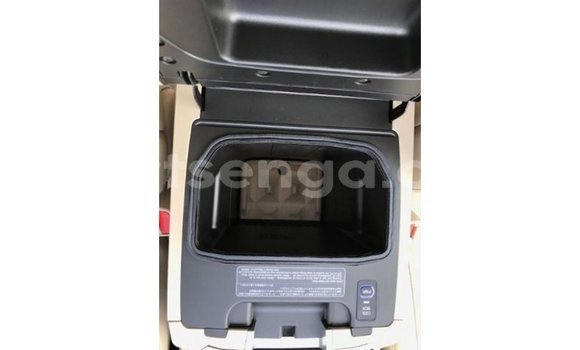 Acheter Import Voiture Toyota Land Cruiser Noir à Import - Dubai, Hhohho Acheter Import Voiture Toyota Land Cruiser Noir à Import - Dubai, Hhohho