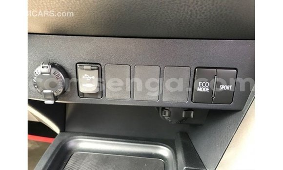 Acheter Import Voiture Toyota 4Runner Blanc à Import - Dubai, Hhohho Acheter Import Voiture Toyota 4Runner Blanc à Import - Dubai, Hhohho