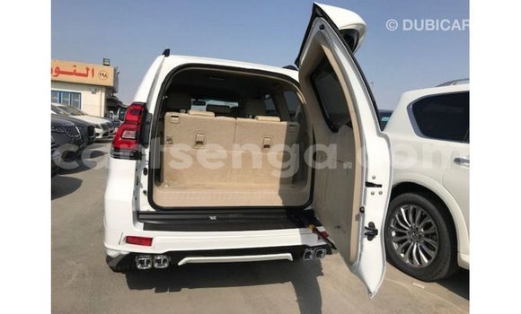 Acheter Import Voiture Toyota Prado Blanc à Import - Dubai, Hhohho Acheter Import Voiture Toyota Prado Blanc à Import - Dubai, Hhohho