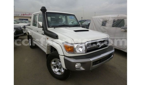 Acheter Import Voiture Toyota Land Cruiser Blanc à Import - Dubai, Hhohho Acheter Import Voiture Toyota Land Cruiser Blanc à Import - Dubai, Hhohho
