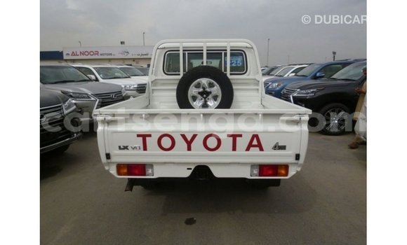 Acheter Import Voiture Toyota Land Cruiser Blanc à Import - Dubai, Hhohho Acheter Import Voiture Toyota Land Cruiser Blanc à Import - Dubai, Hhohho