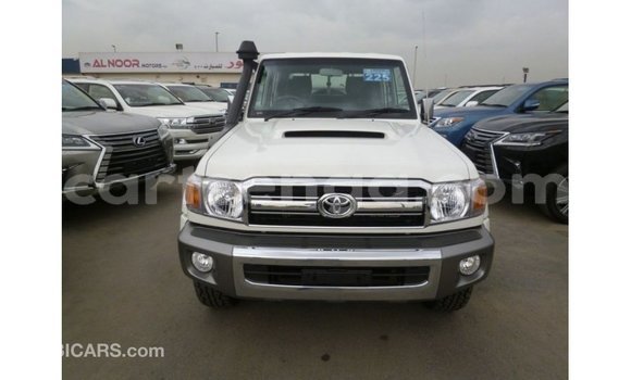 Acheter Import Voiture Toyota Land Cruiser Blanc à Import - Dubai, Hhohho Acheter Import Voiture Toyota Land Cruiser Blanc à Import - Dubai, Hhohho