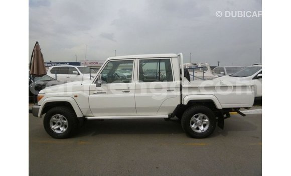 Acheter Import Voiture Toyota Land Cruiser Blanc à Import - Dubai, Hhohho Acheter Import Voiture Toyota Land Cruiser Blanc à Import - Dubai, Hhohho