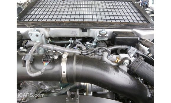 Acheter Import Voiture Toyota Land Cruiser Blanc à Import - Dubai, Hhohho Acheter Import Voiture Toyota Land Cruiser Blanc à Import - Dubai, Hhohho