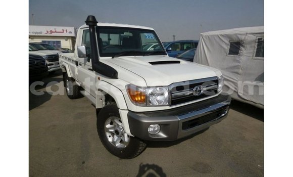 Acheter Import Voiture Toyota Land Cruiser Blanc à Import - Dubai, Hhohho Acheter Import Voiture Toyota Land Cruiser Blanc à Import - Dubai, Hhohho
