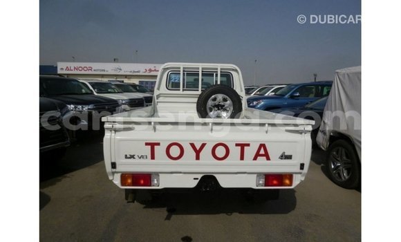 Acheter Import Voiture Toyota Land Cruiser Blanc à Import - Dubai, Hhohho Acheter Import Voiture Toyota Land Cruiser Blanc à Import - Dubai, Hhohho